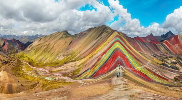 Muore d'infarto in Perù, mentre scala la Montagna dei sette colori. La vittima è un tarantino
