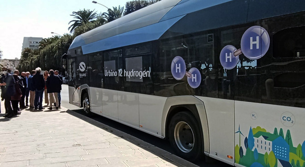 Bus a idrogeno, tappa a Taranto di Solaris: presentato un mezzo a emissioni zero