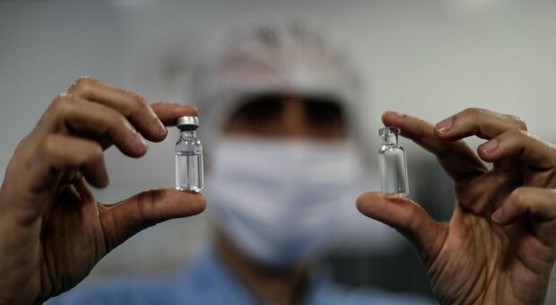 Vaccino Covid, Arcuri: «Cura di massa nel 2021, auspico ogni mese sempre più dosi»