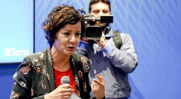 Immuni, la ministra Pisano: «Tutti al mare con la app. Se Salvini è un italiano, la scarichi»