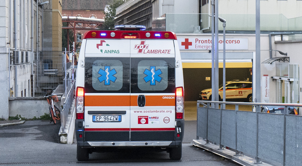 Milano, infermiere preso a testate da un paziente Covid