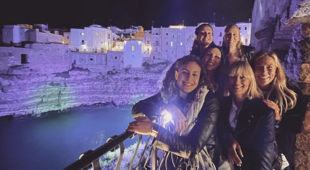 Federica Pellegrini vola in Puglia con le amiche per il suo addio al nubilato