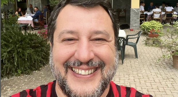 Su Instagram, Matteo Salvini festeggia la vittoria del Milan: post e stories per celebrare lo scudetto