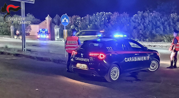 Non si ferma all'alt e sperona l'auto dei carabinieri: arrestato