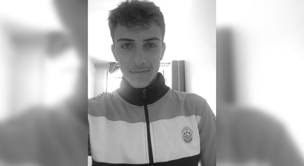 Francia, giocatore 19enne del Tours trovato morto nel suo letto