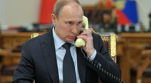 Putin, il presidente anti-social che non ha neanche un cellulare. Così nasce la sua fobia per la tecnologia