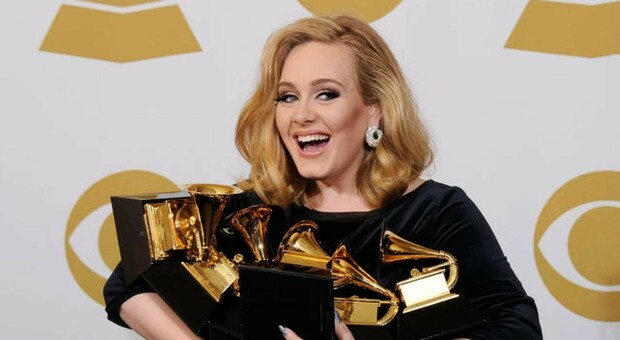 Adele, svelati i brani sul nuovo album: «Racconto di quando uscivo a ubriacarmi nei pub»