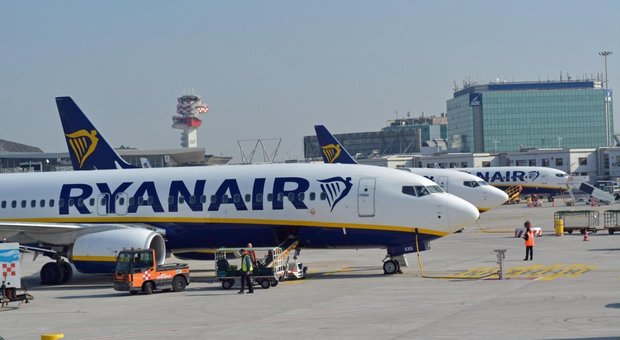 Ryanair, perde olio la turbina: paura in volo e atterraggio d'emergenza