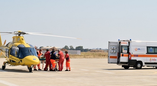 Galatina, dalla Calabria l'arrivo in elicottero di due feriti gravi: l'intervento dell'Aeronautica salva loro la vita
