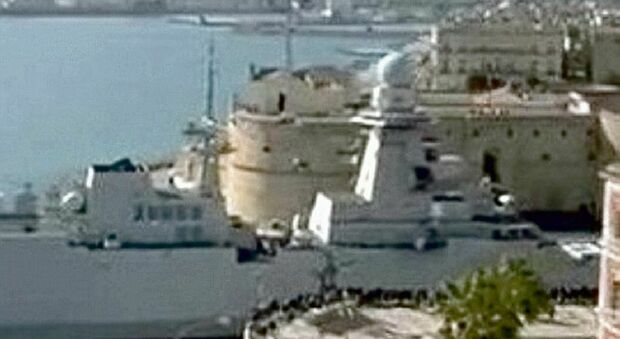 Taranto, insulti alla nave Carabiniere: ora la Digos indaga su Bari