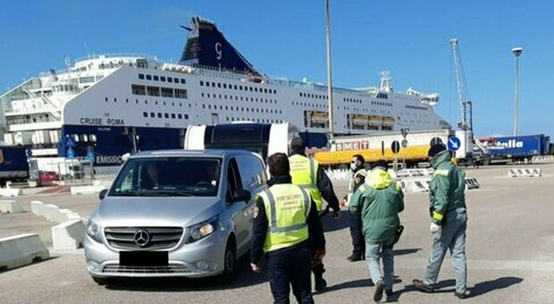 Sardegna blindata: ordinanza anti-Covid, controlli per chi arriva in porti e aeroporti