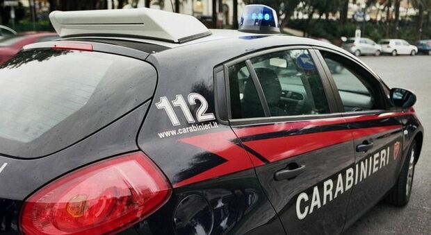 Smerciava cocaina in piazza e in casa aveva 7mila euro: 29enne arrestato