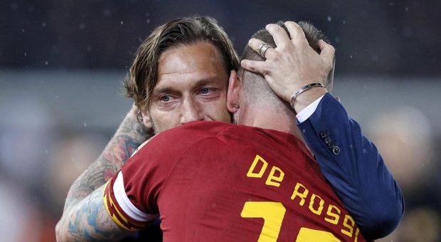 Caos Roma, Totti chiama De Rossi «Giochi sporchi, ma io non ti ho tradito»