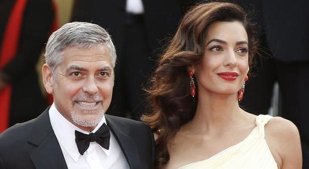 George Clooney e Amal, nati i gemelli. Ecco come i nomi del bimbo e della bimba