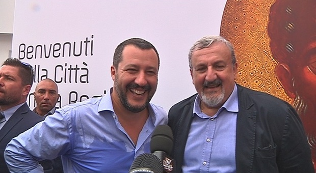 Elogio in piazza a Salvini, Emiliano sotto tiro. Il centrosinistra: chiarisca. Vendola: «Lo abbiamo sostenuto perché fosse argine ai razzisti»