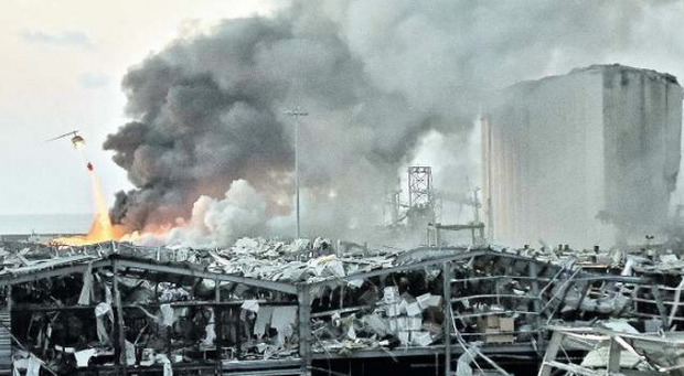 Inferno di esplosioni a Beirut: ferito un militare pugliese. Decine di morti