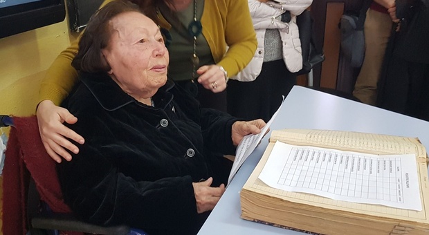 Nonna Michela, guarisce dal Covid a 102 anni e torna a insegnare a scuola