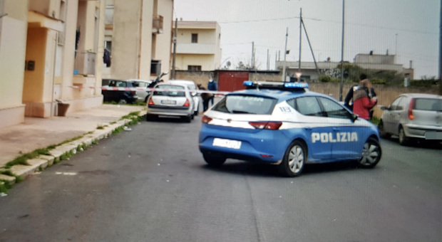 Salento, colpi di fucile canne mozze contro l'auto e la casa della ex: arrestato
