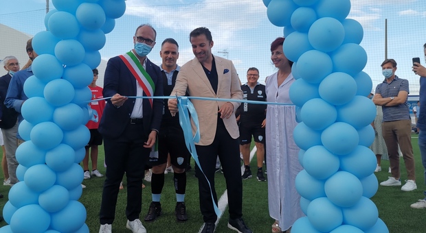 Del Piero inaugura un nuovo centro sportivo: festa e partitella