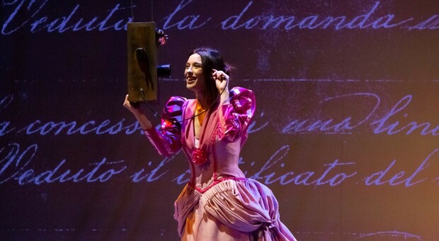 Ginevra Pisani in una scena de "La concessione del telefono" (foto Rosellina Garbo)