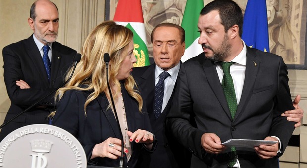 Al Quirinale parla Salvini, Berlusconi nervoso. La Meloni spiega: «Ecco cos'è successo»