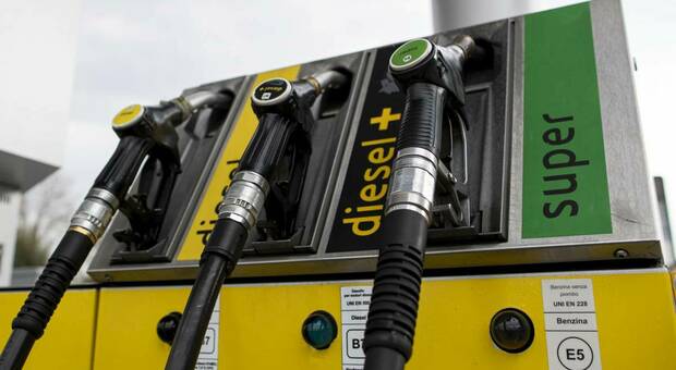 Benzina e diesel, i prezzi continuano a salire: ecco quanto costa oggi il carburante