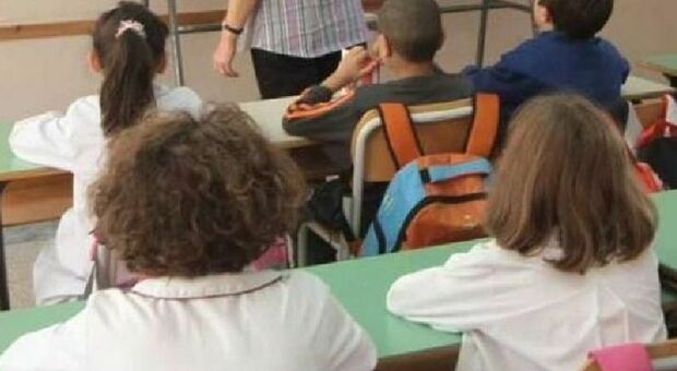 «Sei un fallito» e scaglia un diario contro l'alunno: maestra indagata in Salento. Il bimbo è rimasto ferito al labbro