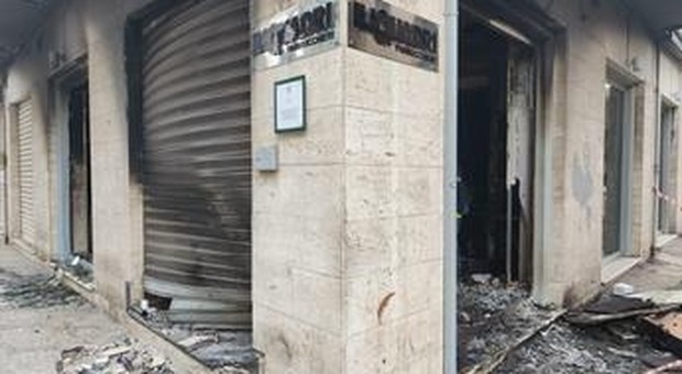Bombe e attentati a Foggia, Lamorgese promette operatori in più alla Polizia