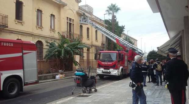 Lecce, sgombero nello stabile occupato