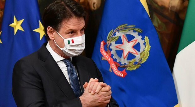 Giuseppe Conte verso la leadership M5S. Grillo lo vorrebbe a capo da solo (ma i big frenano)