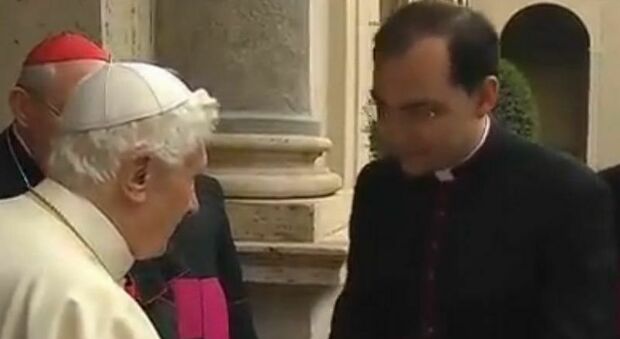 Vaticano, per l'investimento a Londra mons. Carlino si difende: «Il Papa costantemente informato: le decisioni prese dai superiori»