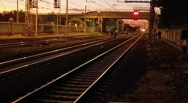 Persona investita sulla tratta Bari-Foggia. Disagi per i passeggeri: treni cancellati e bus sostitutivi