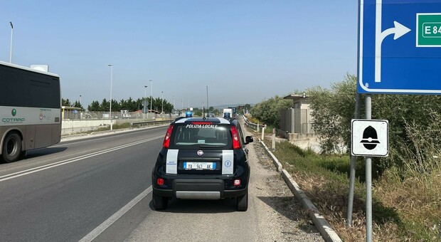 Autovelox mobile posto sull'uscita della Brindisi-Taranto e cartella poco visibile: annullata la multa