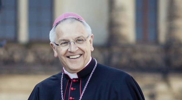 Vescovo in Germania pronto a dare la benedizione alle coppie gay: «Come posso rifiutarla?»