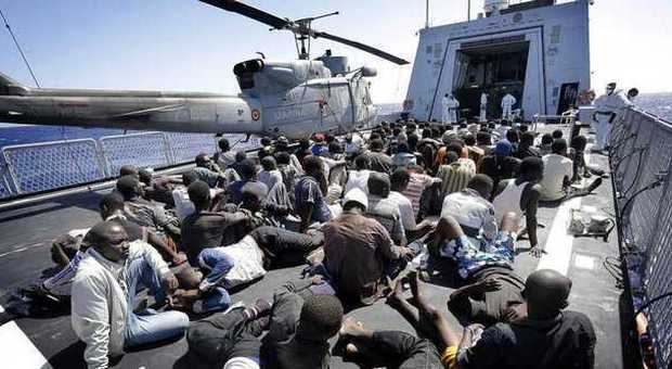Migranti, l’Italia non apre Lampedusa: prima l’intesa in Europa, poi i centri
