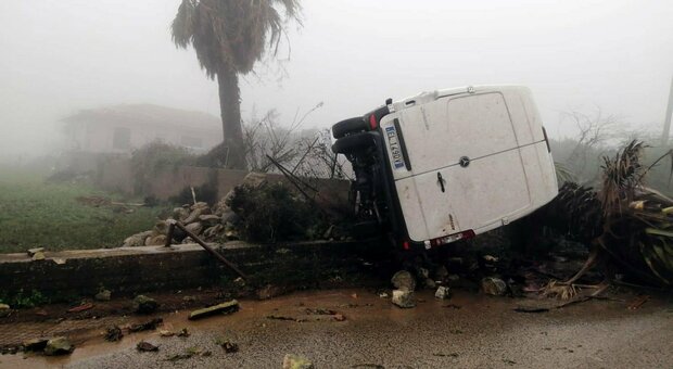 Tromba d'aria in Sicilia, morto un uomo di 53 anni: «Colpito in pieno dal vortice»