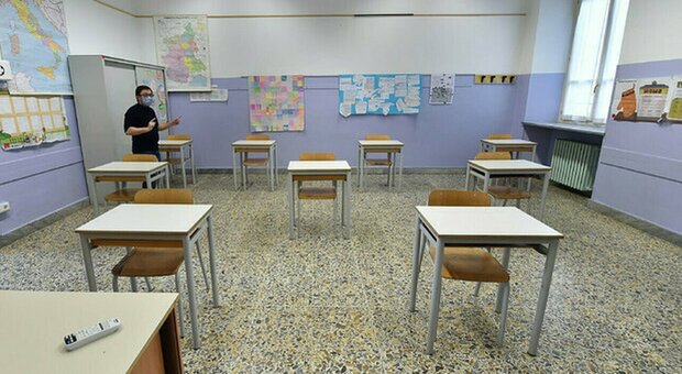 Covid, 700 ragazzi positivi e 1000 in isolamento: rischio chiusura delle scuole