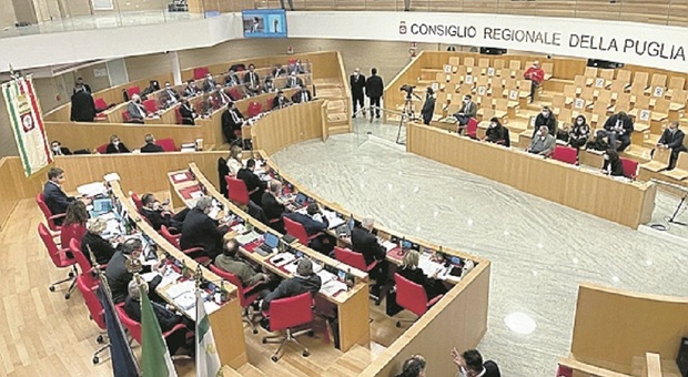 Puglia, maggioranza divisa su Arpal: in Consiglio manca il numero legale. Tutto rinviato a domani
