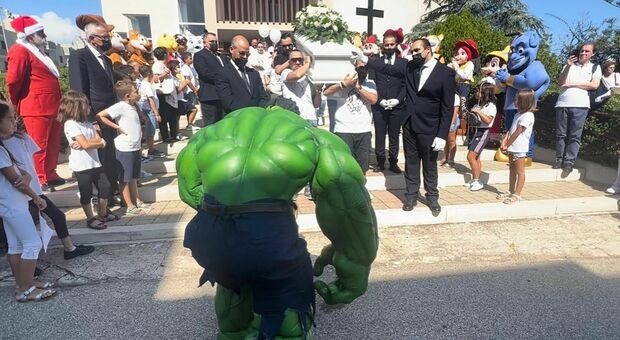 Anche Hulk si inchina di fronte al piccolo Ivan