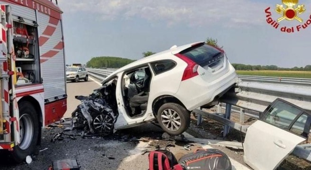 Auto contromano in autostrada, due morti