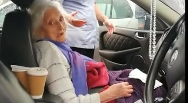 Infermiera in pensione arrestata, voleva far scappare la madre 97enne dalla casa di cura