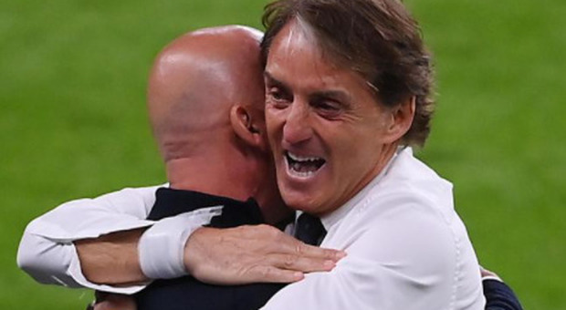 Mancini e Vialli, i gemelli del gol e quell'abbraccio simbolo di un'Italia che fa emozionare