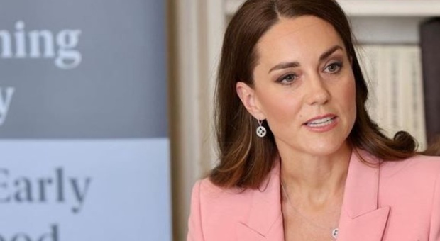 Kate Middleton blazer rosa Alexander McQueen