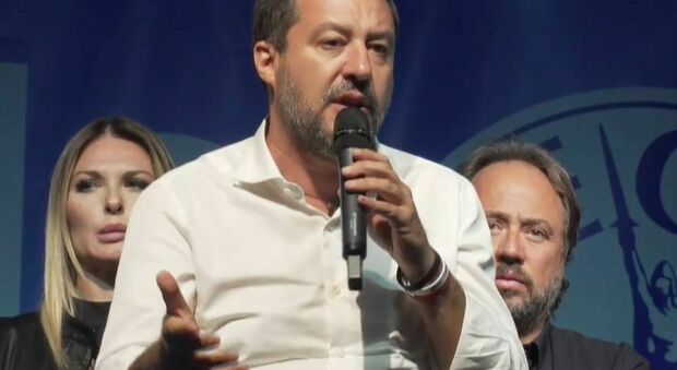 Guardia costiera, l'impegno del vicepremier Salvini: «Il mio impegno per le nuove assunzioni»