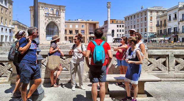 Turismo, italiani e stranieri scelgono il mare e le città d'arte. Ma la Puglia "scompare" dalle mete preferite. Ecco le dieci destinazioni scelte