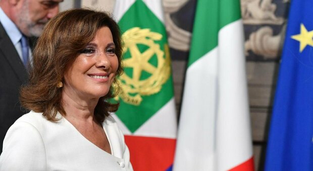 Elezioni Presidente Repubblica, chi è Elisabetta Casellati: dal padre partigiano al rapporto con Berlusconi e il ruolo al Senato