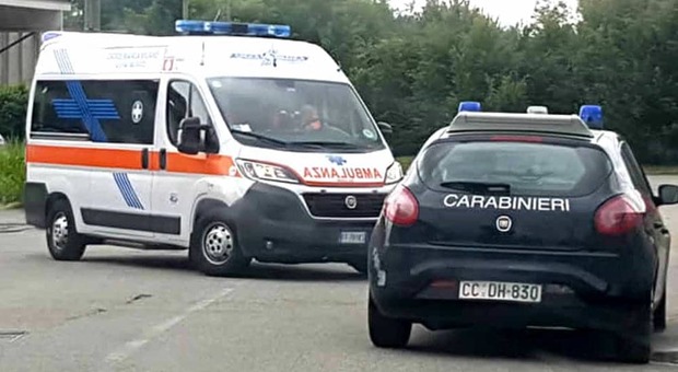 Ambulanza e carabinieri