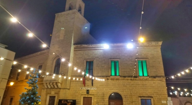 Il Municipio di Taviano illuminato di verde per la piccola Giorgia