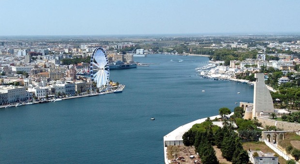 Una ruota panoramica a ridosso del porto: l'idea per l'estate a Brindisi
