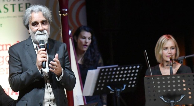 Sanremo 2022, il maestro Beppe Vessicchio positivo al Covid: «Sono a casa, non ho grandi sintomi»